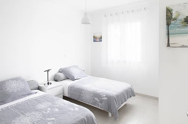 Chambre enfants avec deux lits simples