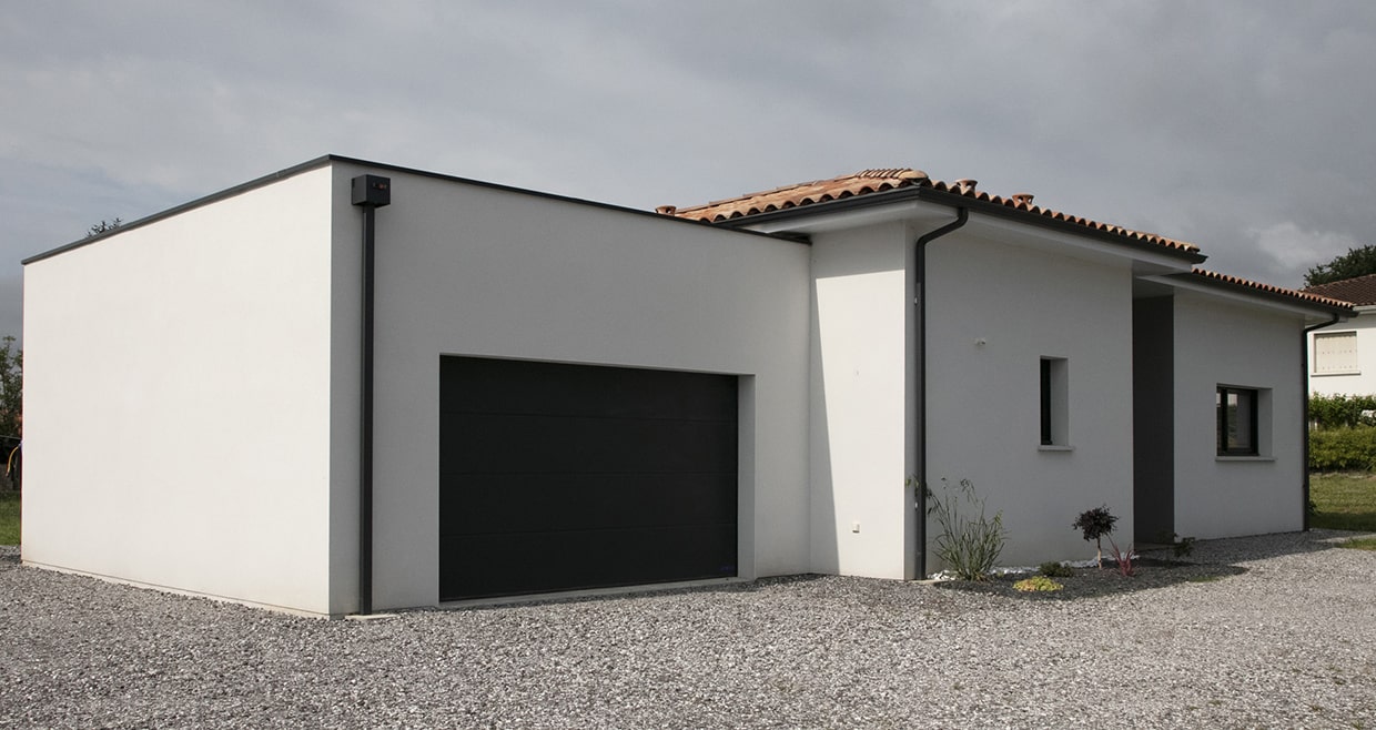 Garage toit plat d'une maison contemporaine