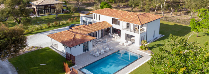 Maison contemporaine avec piscine dans les Landes