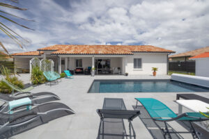 Maison neuve avec piscine et terrasse couverte à Pontonx sur l'Adour