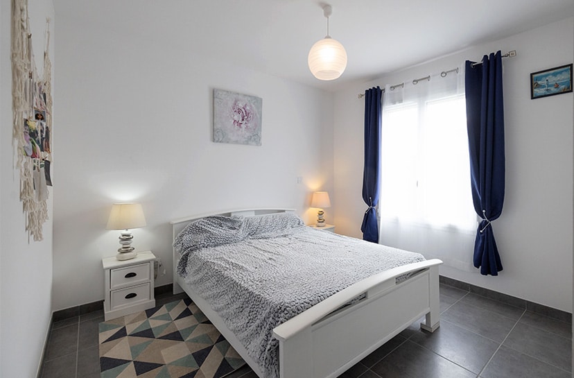 Chambre avec un lit 2 places dans une maison moderne à Pontonx