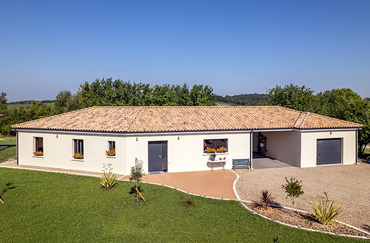 Maison neuve en V avec allée et garage