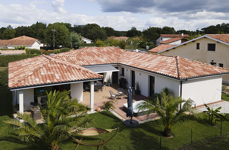 Maison en U dans les Landes avec terrasse couverte