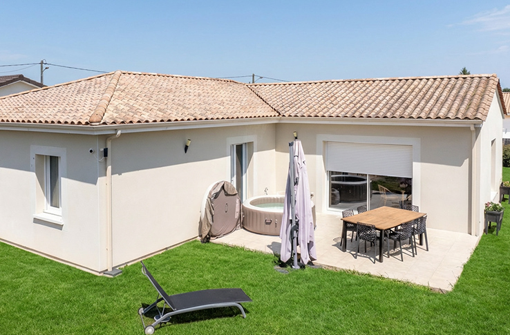 Maison neuve en L en Dordogne avec terrasse