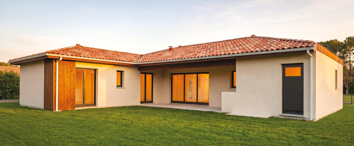 Maison à Vielle Saint Girons avec terrasse couverte construite par Maisons d'en France
