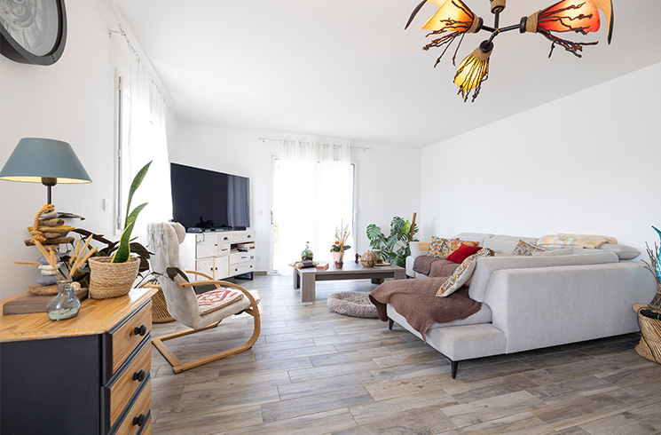 Salon séjour lumineux de 45 m² dans maison neuve à Saint Martin de Seignanx