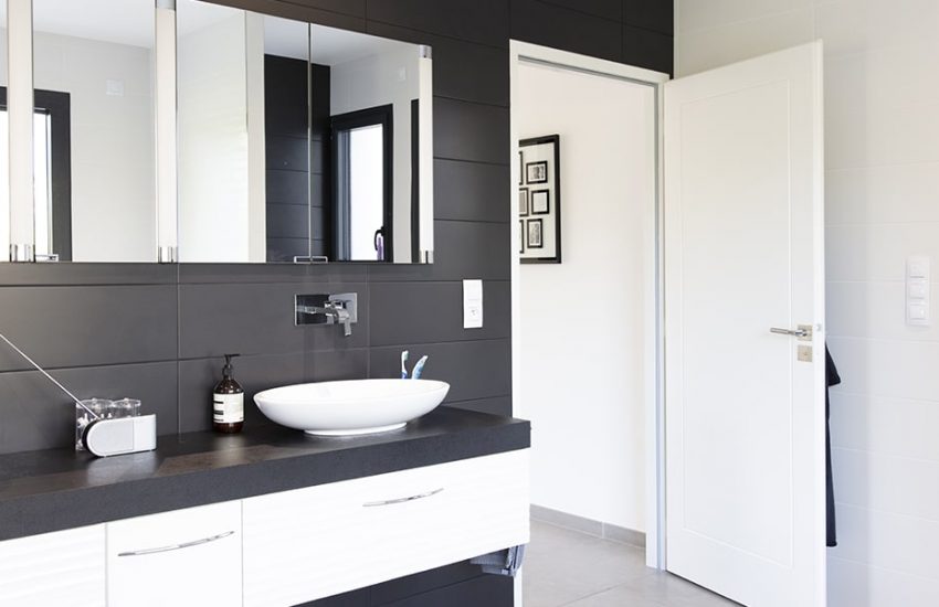 Salle de bain contemporaine avec double vasque