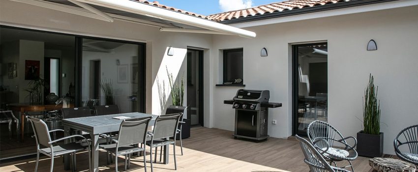 Terrasse couverte d'une maison dans les Landes